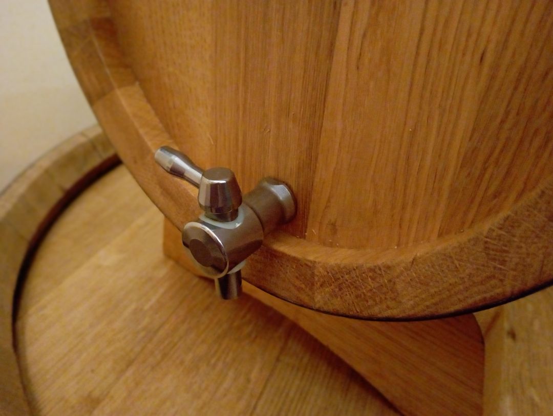 Small stainless steel spigot for small wooden barrels