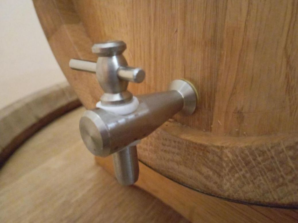 Small stainless steel tap for oak wine barrels