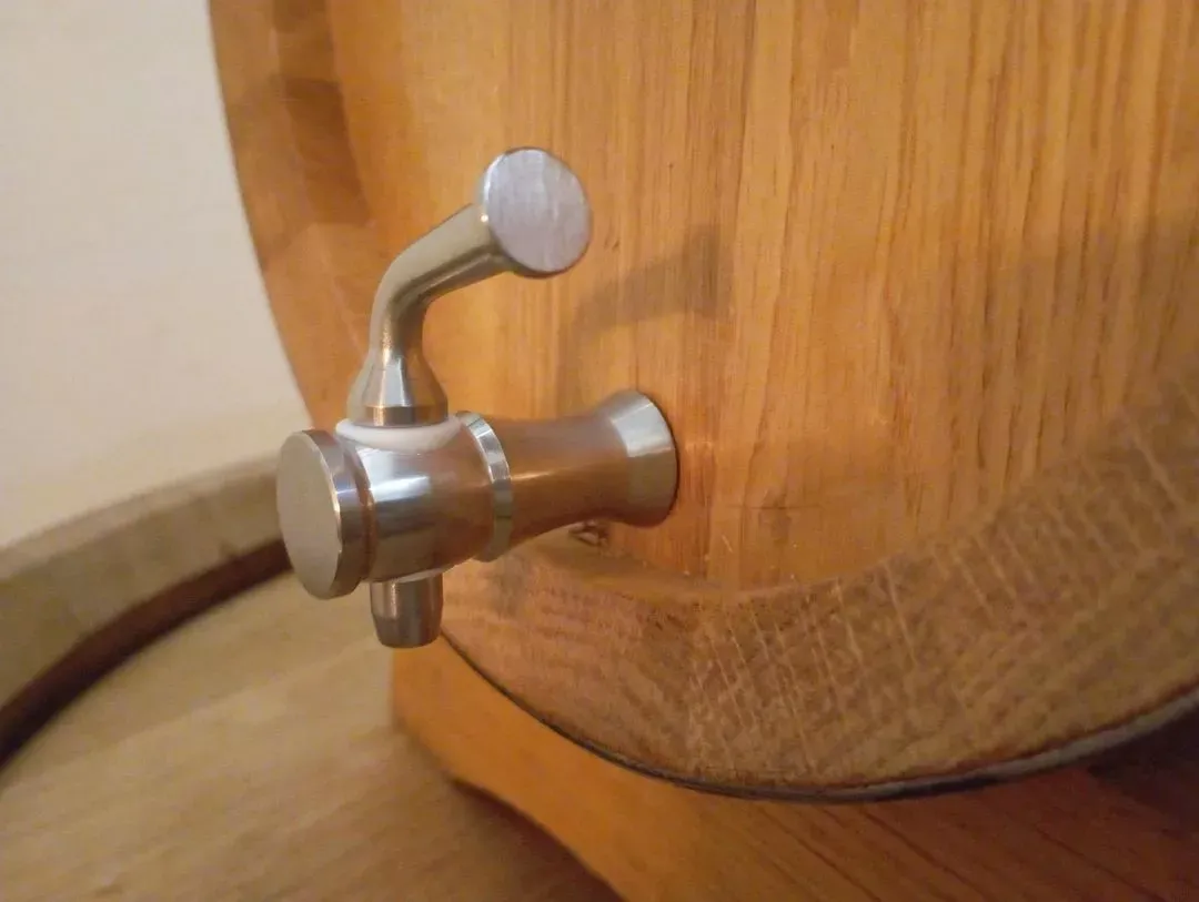 Robinet en inox conique pour fûts et tonneaux en bois